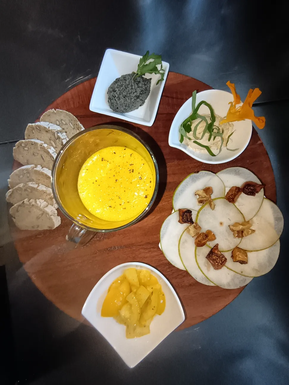 Es wird ein komplettes Brunch-Menü serviert – KATHARINAS VEGANER Restaurant
